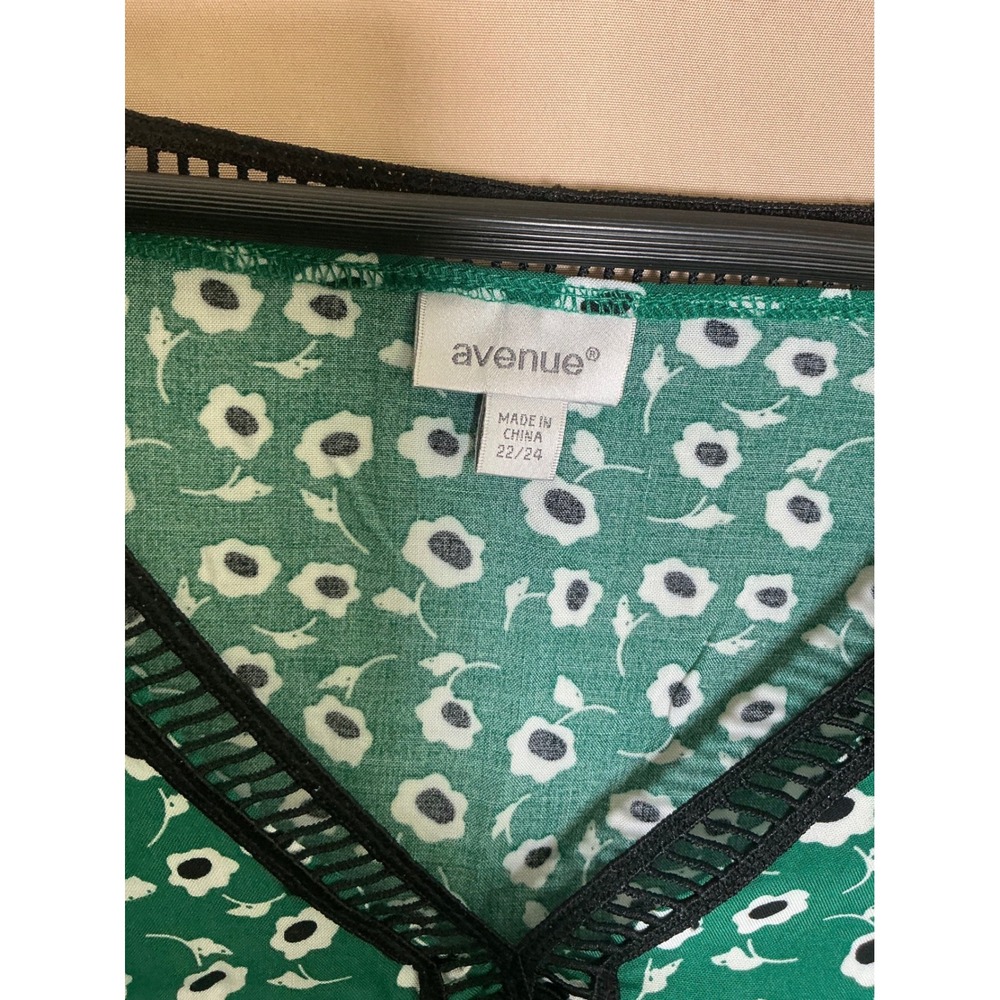 Avenue Floral Blouse Womens 22/24 Green Excellent Crochet Trim Bell Sleeve Boho - Picture 8 of 12